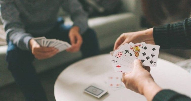 Sử Dụng Bài Lẻ Nhằm Dồn Ép Thành Viên Khác 